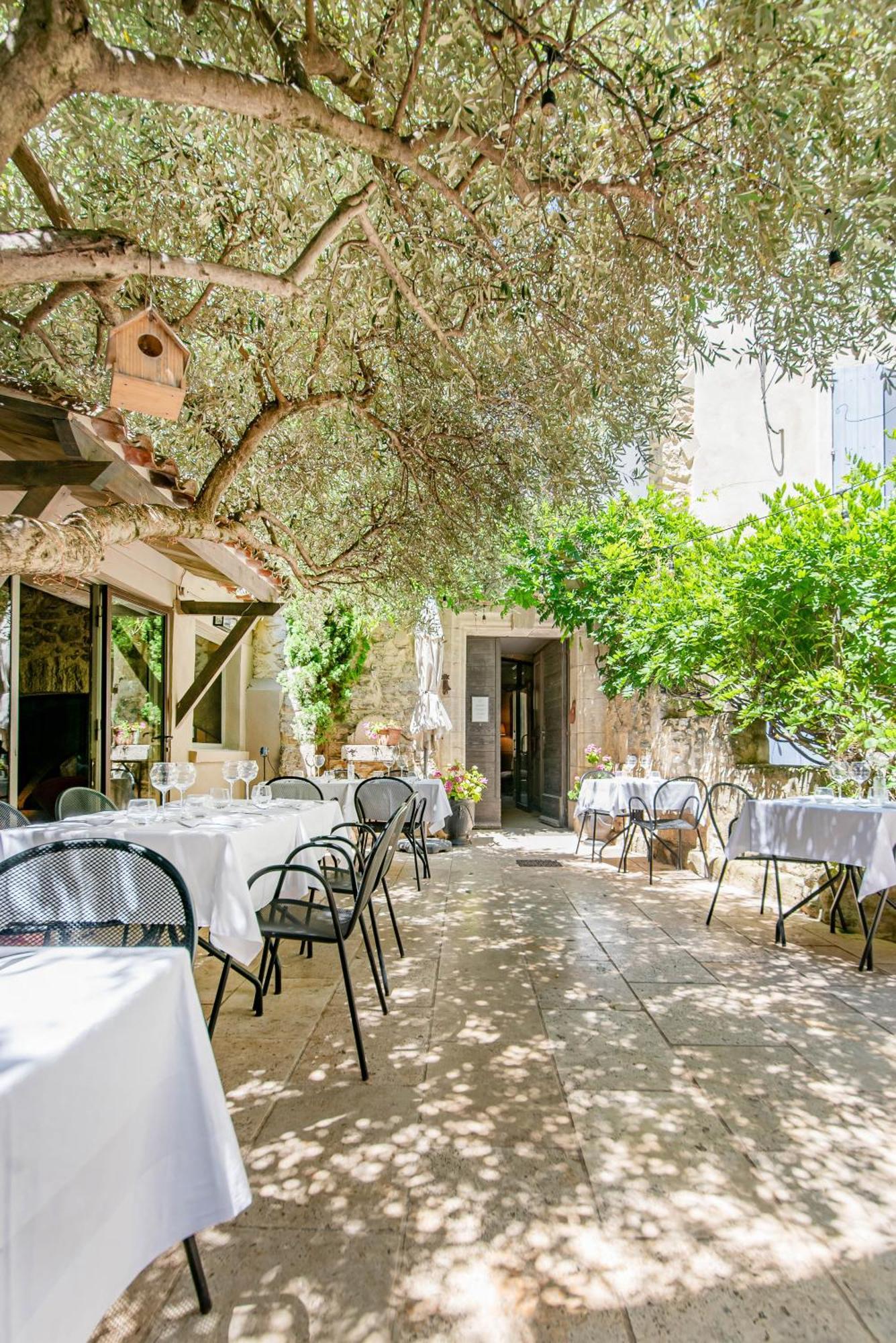 La Prevote - Particulier & Restaurant 3* LʼIsle-sur-la-Sorgue