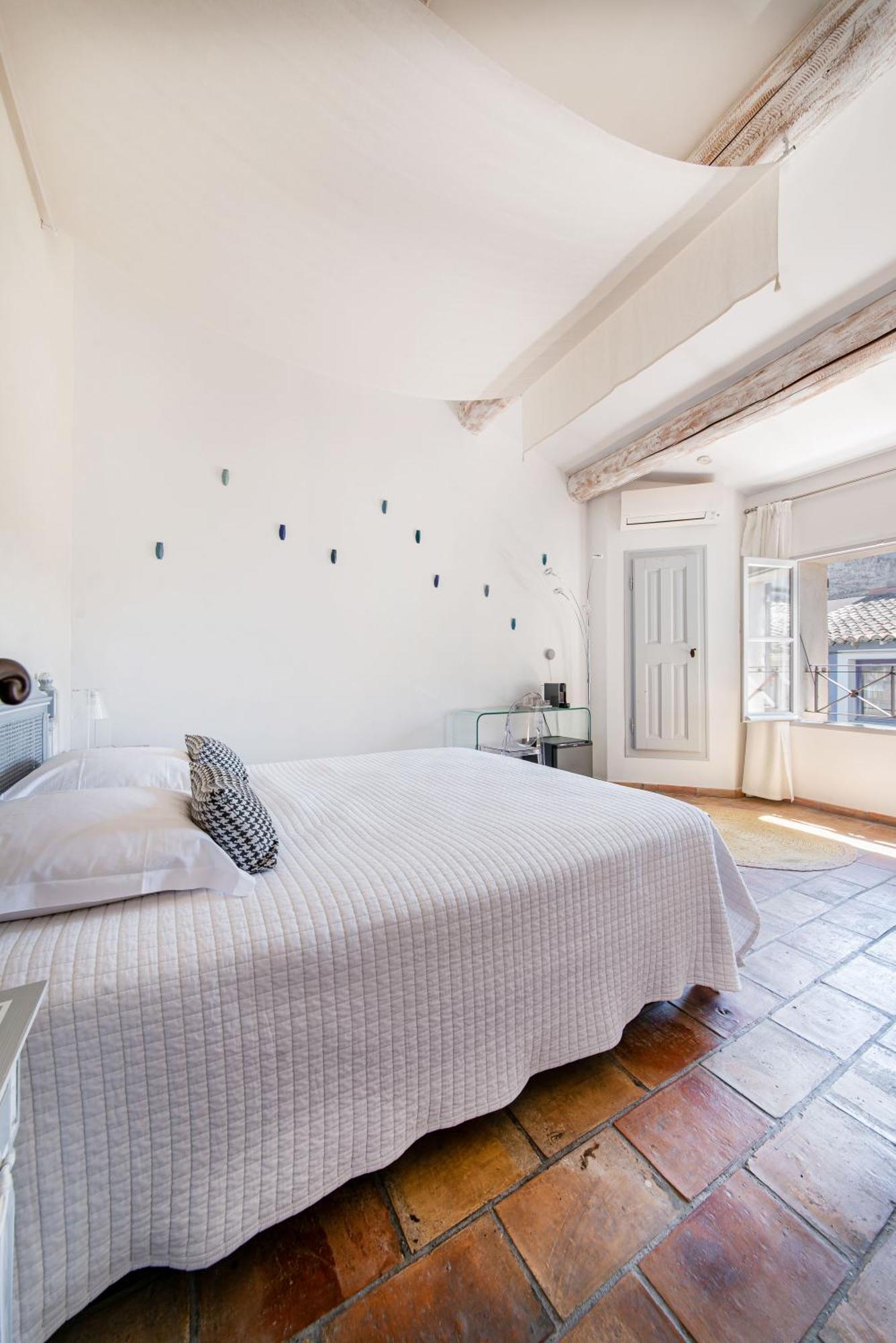 La Prevote - Particulier & Restaurant 3* LʼIsle-sur-la-Sorgue