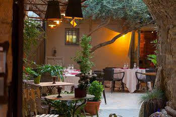 La Prevote - Particulier & Restaurant 3* LʼIsle-sur-la-Sorgue